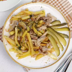 Картофель жареный со свининой