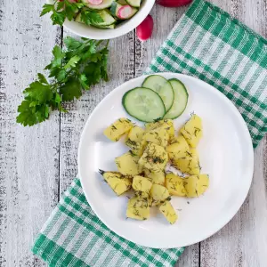 Картофель отварной с зеленью